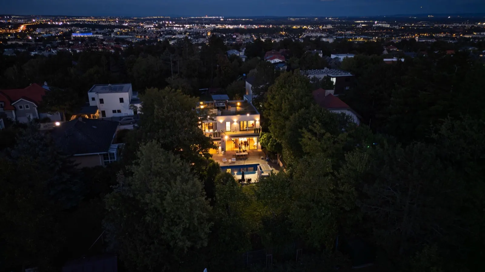 Villa in Brunn am Gebirge bei Nacht